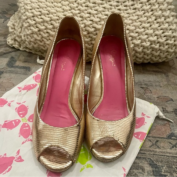 Lilly Pulitzer metallic gold leather wedges - Picture 2 of 3